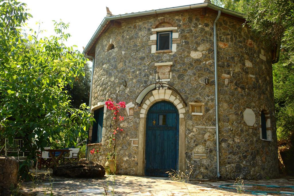 Musician'S Round House & Castello Villa Vatos Bagian luar foto